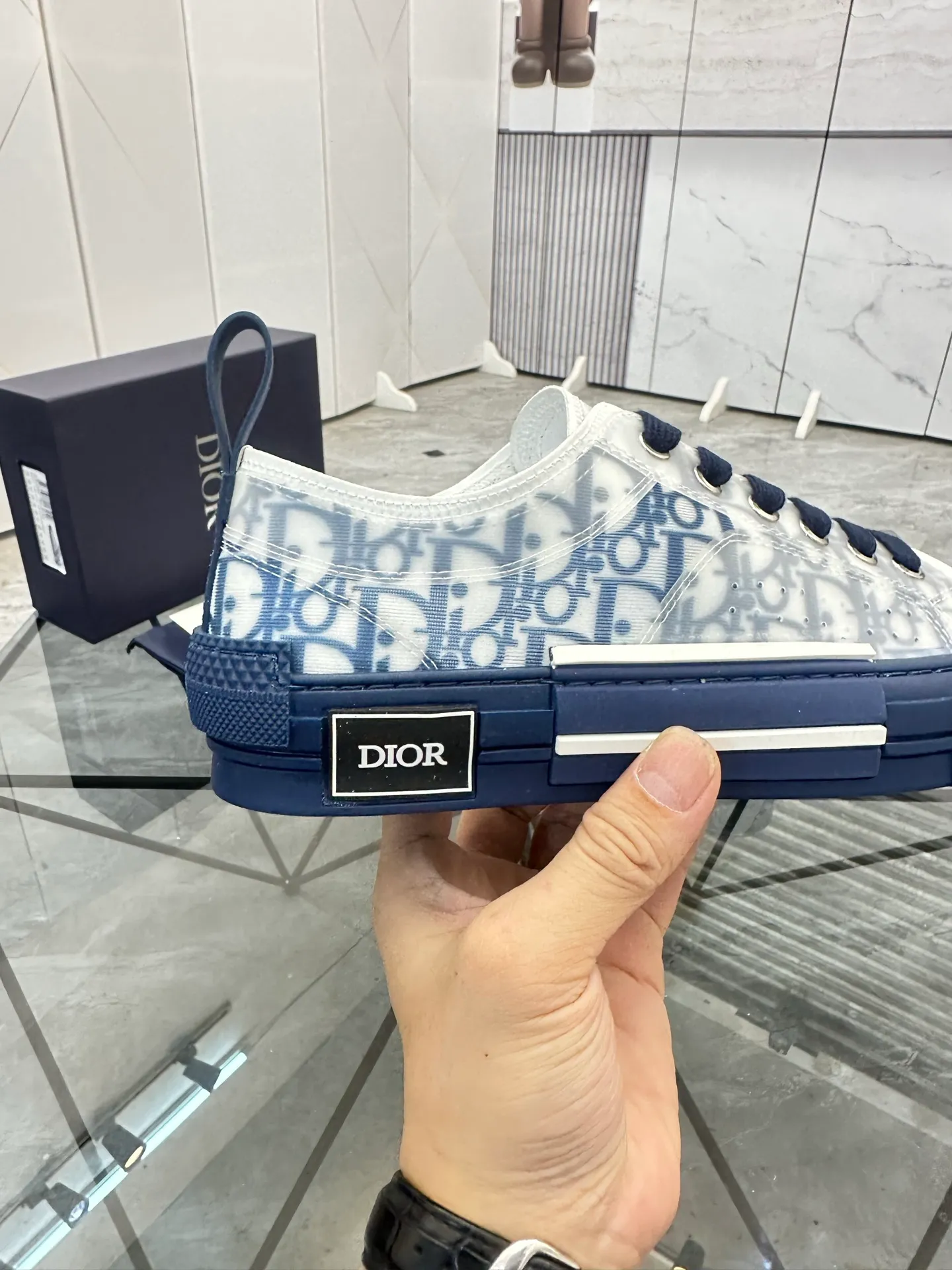 Selling men's shoes 💰: 💰P400¥ Product trademark: Dio* "Dior*" low-top casual shoes Regular size: 36-45 (can be customized to 46) Couple style B23 Product materials: Upper imported original fabric, breathable lining, original outsole. No.: 007